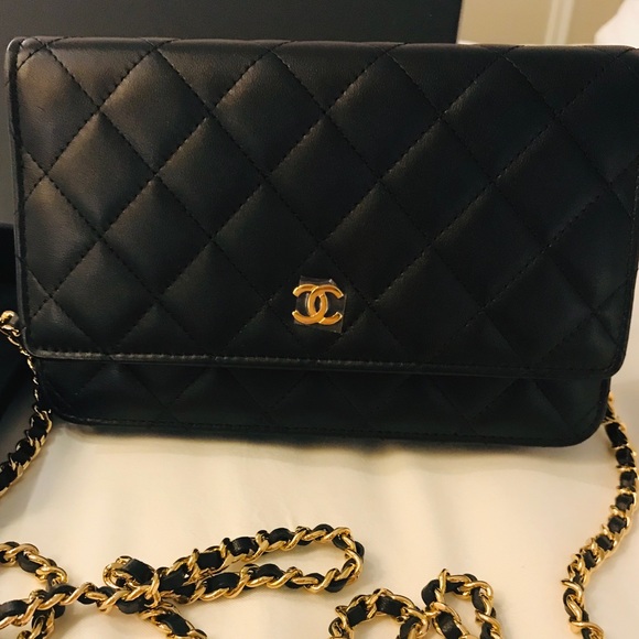 💓Sold💓Chanel 2019 WOC - black & gold chain - Picture 2 of 7